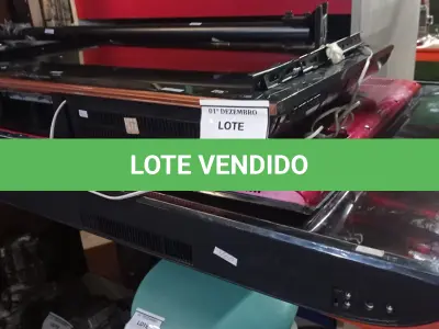 LOTE 414 - 03 TVS LCD DE TAMANHOS E MARCAS DIVERSAS E 01 SUPORTE PARA TV. (NO ESTADO) ATENÇÃO! FAZER A VISITAÇÃO ANTES DE ARREMATAR, NÃO SABEMOS SE FUNCIONA, LEILÃO NÃO TEM GARANTIA E NEM DEVOLUÇÃO, SUJEITO A POSSÍVEIS AVARIAS VISÍVEIS/OCULTAS E/OU AUSÊNCIA DE COMPONENTES.
