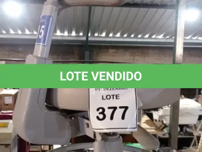 LOTE 377 - 01 CADEIRA MOCHO GIRATÓRIA. (NO ESTADO) ATENÇÃO! FAZER A VISITAÇÃO ANTES DE ARREMATAR, NÃO SABEMOS SE FUNCIONA, LEILÃO NÃO TEM GARANTIA E NEM DEVOLUÇÃO, SUJEITO A POSSÍVEIS AVARIAS VISÍVEIS/OCULTAS E/OU AUSÊNCIA DE COMPONENTES.