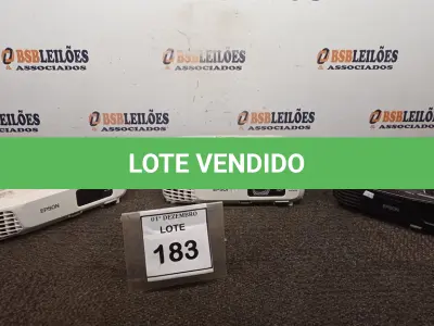 LOTE 183 - 03 PROJETORES MARCA EPSON PARA RETIRADA DE PEÇAS. (NO ESTADO) ATENÇÃO! FAZER A VISITAÇÃO ANTES DE ARREMATAR, NÃO SABEMOS SE FUNCIONA, LEILÃO NÃO TEM GARANTIA E NEM DEVOLUÇÃO, SUJEITO A POSSÍVEIS AVARIAS VISÍVEIS/OCULTAS E/OU AUSÊNCIA DE COMPONENTES.