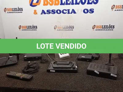 LOTE 008 - 01 ANTENA DE TV DIGITAL E 04 RECEPTORES DE TV DIGITAL DE MARCAS E MODELOS DIVERSOS. (NO ESTADO) ATENÇÃO! FAZER A VISITAÇÃO ANTES DE ARREMATAR, NÃO SABEMOS SE FUNCIONA, LEILÃO NÃO TEM GARANTIA E NEM DEVOLUÇÃO, SUJEITO A POSSÍVEIS AVARIAS VISÍVEIS/OCULTAS E/OU AUSÊNCIA DE COMPONENTES.
