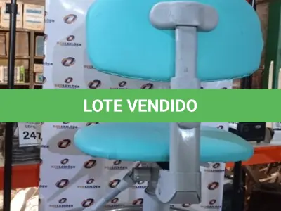 LOTE 402 - 01 CADEIRA MOCHO GIRATÓRIA. (NO ESTADO) ATENÇÃO! FAZER A VISITAÇÃO ANTES DE ARREMATAR, NÃO SABEMOS SE FUNCIONA, LEILÃO NÃO TEM GARANTIA E NEM DEVOLUÇÃO, SUJEITO A POSSÍVEIS AVARIAS VISÍVEIS/OCULTAS E/OU AUSÊNCIA DE COMPONENTES.