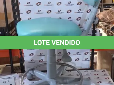 LOTE 413 - 01 CADEIRA MOCHO GIRATÓRIA. (NO ESTADO) ATENÇÃO! FAZER A VISITAÇÃO ANTES DE ARREMATAR, NÃO SABEMOS SE FUNCIONA, LEILÃO NÃO TEM GARANTIA E NEM DEVOLUÇÃO, SUJEITO A POSSÍVEIS AVARIAS VISÍVEIS/OCULTAS E/OU AUSÊNCIA DE COMPONENTES.