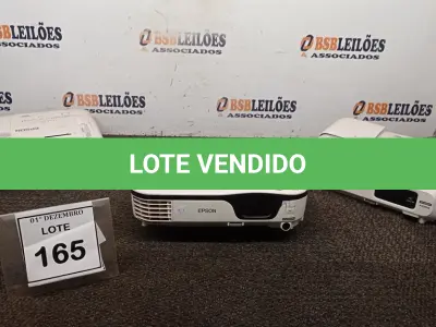 LOTE 165 - 03 PROJETORES MARCA EPSON PARA RETIRADA DE PEÇAS. (NO ESTADO) ATENÇÃO! FAZER A VISITAÇÃO ANTES DE ARREMATAR, NÃO SABEMOS SE FUNCIONA, LEILÃO NÃO TEM GARANTIA E NEM DEVOLUÇÃO, SUJEITO A POSSÍVEIS AVARIAS VISÍVEIS/OCULTAS E/OU AUSÊNCIA DE COMPONENTES.