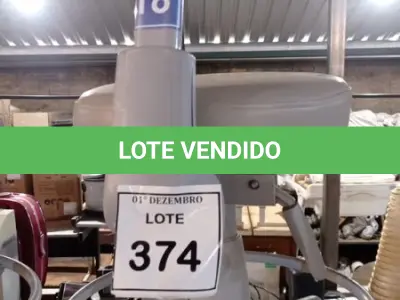 LOTE 374 - 01 CADEIRA MOCHO GIRATÓRIA. (NO ESTADO) ATENÇÃO! FAZER A VISITAÇÃO ANTES DE ARREMATAR, NÃO SABEMOS SE FUNCIONA, LEILÃO NÃO TEM GARANTIA E NEM DEVOLUÇÃO, SUJEITO A POSSÍVEIS AVARIAS VISÍVEIS/OCULTAS E/OU AUSÊNCIA DE COMPONENTES.