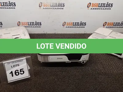 LOTE 165 - 03 PROJETORES MARCA EPSON PARA RETIRADA DE PEÇAS. (NO ESTADO) ATENÇÃO! FAZER A VISITAÇÃO ANTES DE ARREMATAR, NÃO SABEMOS SE FUNCIONA, LEILÃO NÃO TEM GARANTIA E NEM DEVOLUÇÃO, SUJEITO A POSSÍVEIS AVARIAS VISÍVEIS/OCULTAS E/OU AUSÊNCIA DE COMPONENTES.