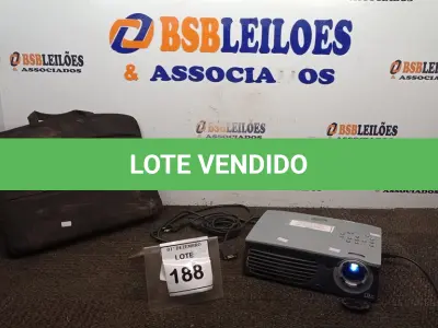 LOTE 188 - 01 PROJETOR MARCA OPTOMA COM BOLA. (NO ESTADO) ATENÇÃO! FAZER A VISITAÇÃO ANTES DE ARREMATAR, NÃO SABEMOS SE FUNCIONA, LEILÃO NÃO TEM GARANTIA E NEM DEVOLUÇÃO, SUJEITO A POSSÍVEIS AVARIAS VISÍVEIS/OCULTAS E/OU AUSÊNCIA DE COMPONENTES.