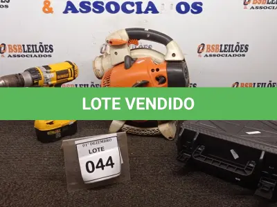 LOTE 044 - 01 SOPRADOR (INCOMPLETO) MARCA STIHL, 01 PARAFUSADEIRA MARCA DEWALT E 01 MALETA CESSE PEQUENA. (NO ESTADO) ATENÇÃO! FAZER A VISITAÇÃO ANTES DE ARREMATAR, NÃO SABEMOS SE FUNCIONA, LEILÃO NÃO TEM GARANTIA E NEM DEVOLUÇÃO, SUJEITO A POSSÍVEIS AVARIAS VISÍVEIS/OCULTAS E/OU AUSÊNCIA DE COMPONENTES.