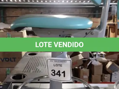 LOTE 341 - 01 CADEIRA MOCHO GIRATÓRIA. (NO ESTADO) ATENÇÃO! FAZER A VISITAÇÃO ANTES DE ARREMATAR, NÃO SABEMOS SE FUNCIONA, LEILÃO NÃO TEM GARANTIA E NEM DEVOLUÇÃO, SUJEITO A POSSÍVEIS AVARIAS VISÍVEIS/OCULTAS E/OU AUSÊNCIA DE COMPONENTES.