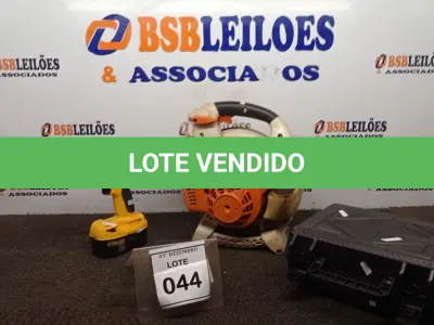 LOTE 044 - 01 SOPRADOR (INCOMPLETO) MARCA STIHL, 01 PARAFUSADEIRA MARCA DEWALT E 01 MALETA CESSE PEQUENA. (NO ESTADO) ATENÇÃO! FAZER A VISITAÇÃO ANTES DE ARREMATAR, NÃO SABEMOS SE FUNCIONA, LEILÃO NÃO TEM GARANTIA E NEM DEVOLUÇÃO, SUJEITO A POSSÍVEIS AVARIAS VISÍVEIS/OCULTAS E/OU AUSÊNCIA DE COMPONENTES.