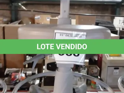 LOTE 388 - 01 CADEIRA MOCHO GIRATÓRIA. (NO ESTADO) ATENÇÃO! FAZER A VISITAÇÃO ANTES DE ARREMATAR, NÃO SABEMOS SE FUNCIONA, LEILÃO NÃO TEM GARANTIA E NEM DEVOLUÇÃO, SUJEITO A POSSÍVEIS AVARIAS VISÍVEIS/OCULTAS E/OU AUSÊNCIA DE COMPONENTES.