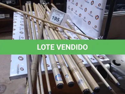 LOTE 195 - 01 LOTE COM VÁRIOS TACOS DE SINUCA DE 1,45M. (NO ESTADO) ATENÇÃO! FAZER A VISITAÇÃO ANTES DE ARREMATAR, NÃO SABEMOS SE FUNCIONA, LEILÃO NÃO TEM GARANTIA E NEM DEVOLUÇÃO, SUJEITO A POSSÍVEIS AVARIAS VISÍVEIS/OCULTAS E/OU AUSÊNCIA DE COMPONENTES.