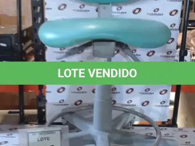LOTE 416 - 01 CADEIRA MOCHO GIRATÓRIA. (NO ESTADO) ATENÇÃO! FAZER A VISITAÇÃO ANTES DE ARREMATAR, NÃO SABEMOS SE FUNCIONA, LEILÃO NÃO TEM GARANTIA E NEM DEVOLUÇÃO, SUJEITO A POSSÍVEIS AVARIAS VISÍVEIS/OCULTAS E/OU AUSÊNCIA DE COMPONENTES.