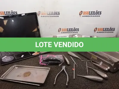 LOTE 190 - 01 CAIXA COM BANDEJAS CIRÚRGICAS E VÁRIAS FERRAMENTAS ODONTOLÓGICAS, 01 NOTEBOOK MARCA LENOVO E 01 PAR DE LUVAS PARA ACADEMIA. (NO ESTADO) ATENÇÃO! FAZER A VISITAÇÃO ANTES DE ARREMATAR, NÃO SABEMOS SE FUNCIONA, LEILÃO NÃO TEM GARANTIA E NEM DEVOLUÇÃO, SUJEITO A POSSÍVEIS AVARIAS VISÍVEIS/OCULTAS E/OU AUSÊNCIA DE COMPONENTES.