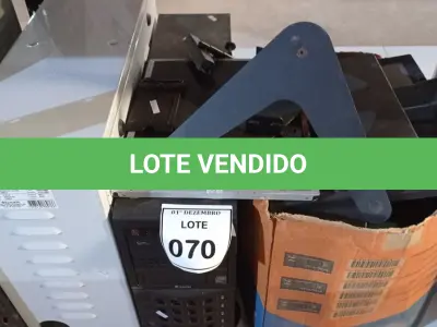 LOTE 070 - 01 BANCO DE BATERIAS (VAZIO), 01 SERVIDOR MARCA ITAUTEC E 01 CAIXA COM PEÇAS DE COMPUTADORES E PERIFÉRICOS DIVERSOS. (NO ESTADO) ATENÇÃO! FAZER A VISITAÇÃO ANTES DE ARREMATAR, NÃO SABEMOS SE FUNCIONA, LEILÃO NÃO TEM GARANTIA E NEM DEVOLUÇÃO, SUJEITO A POSSÍVEIS AVARIAS VISÍVEIS/OCULTAS E/OU AUSÊNCIA DE COMPONENTES.