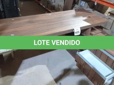 LOTE 435 - 01 RACK MADEIRA. (NO ESTADO) ATENÇÃO! FAZER A VISITAÇÃO ANTES DE ARREMATAR, NÃO SABEMOS SE FUNCIONA, LEILÃO NÃO TEM GARANTIA E NEM DEVOLUÇÃO, SUJEITO A POSSÍVEIS AVARIAS VISÍVEIS/OCULTAS E/OU AUSÊNCIA DE COMPONENTES.