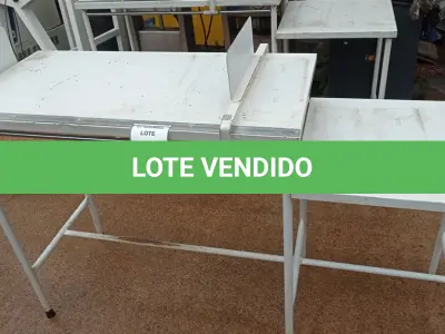 LOTE 438 - 01 MESA DE FERRO LABORATORIAL. (NO ESTADO) ATENÇÃO! FAZER A VISITAÇÃO ANTES DE ARREMATAR, NÃO SABEMOS SE FUNCIONA, LEILÃO NÃO TEM GARANTIA E NEM DEVOLUÇÃO, SUJEITO A POSSÍVEIS AVARIAS VISÍVEIS/OCULTAS E/OU AUSÊNCIA DE COMPONENTES.