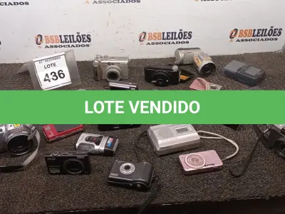 LOTE 436 - 14 CÂMERAS FOTOGRÁFICAS E 05 GRAVADORES DE VOZ MARCAS E MODELOS DIVERSOS. (NO ESTADO) ATENÇÃO! FAZER A VISITAÇÃO ANTES DE ARREMATAR, NÃO SABEMOS SE FUNCIONA, LEILÃO NÃO TEM GARANTIA E NEM DEVOLUÇÃO, SUJEITO A POSSÍVEIS AVARIAS VISÍVEIS/OCULTAS E/OU AUSÊNCIA DE COMPONENTES.