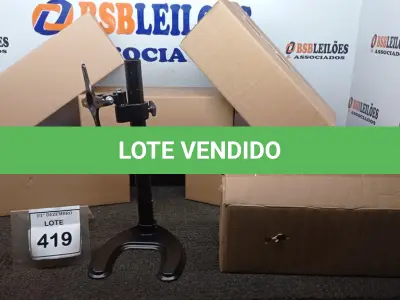 LOTE 419 - 01 CAIXA COM 06 SUPORTES PARA MONITORES MARCA DATEN. (NO ESTADO) ATENÇÃO! FAZER A VISITAÇÃO ANTES DE ARREMATAR, NÃO SABEMOS SE FUNCIONA, LEILÃO NÃO TEM GARANTIA E NEM DEVOLUÇÃO, SUJEITO A POSSÍVEIS AVARIAS VISÍVEIS/OCULTAS E/OU AUSÊNCIA DE COMPONENTES.