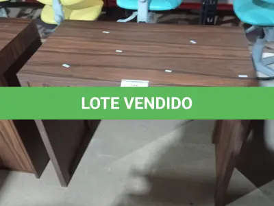 LOTE 427 - 01 MESA DE ESCRITÓRIO COM 01 GAVETA. (NO ESTADO) ATENÇÃO! FAZER A VISITAÇÃO ANTES DE ARREMATAR, NÃO SABEMOS SE FUNCIONA, LEILÃO NÃO TEM GARANTIA E NEM DEVOLUÇÃO, SUJEITO A POSSÍVEIS AVARIAS VISÍVEIS/OCULTAS E/OU AUSÊNCIA DE COMPONENTES.