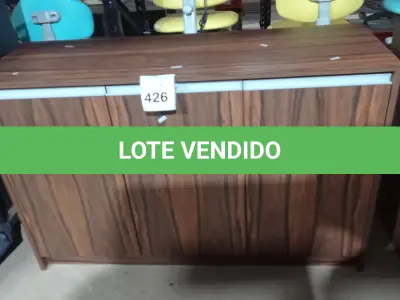 LOTE 426 - 01 ARMÁRIO BAIXO COM 03 PORTAS EM MADEIRA. (NO ESTADO) ATENÇÃO! FAZER A VISITAÇÃO ANTES DE ARREMATAR, NÃO SABEMOS SE FUNCIONA, LEILÃO NÃO TEM GARANTIA E NEM DEVOLUÇÃO, SUJEITO A POSSÍVEIS AVARIAS VISÍVEIS/OCULTAS E/OU AUSÊNCIA DE COMPONENTES.