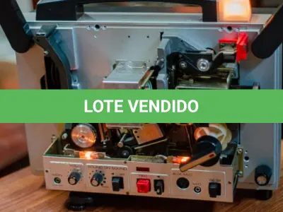 LOTE 219 - 01 PROJETOR CHINON SOUND 8000 SUPER BEM CONSERVADO