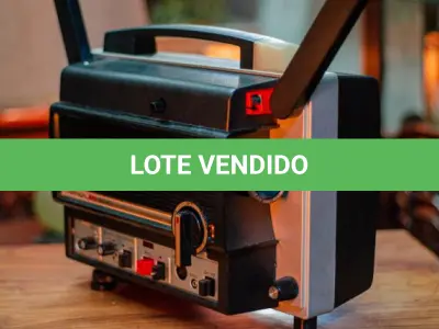 LOTE 219 - 01 PROJETOR CHINON SOUND 8000 SUPER BEM CONSERVADO