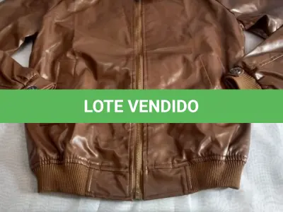 LOTE 043 - 01 JAQUETA MARROM  FORRADA TAM.M. (NO ESTADO) ATENÇÃO! FAZER A VISITAÇÃO ANTES DE ARREMATAR, NÃO SABEMOS SE FUNCIONA, LEILÃO NÃO TEM GARANTIA E NEM DEVOLUÇÃO, SUJEITO A POSSÍVEIS AVARIAS VISÍVEIS/OCULTAS E/OU AUSÊNCIA DE COMPONENTES.