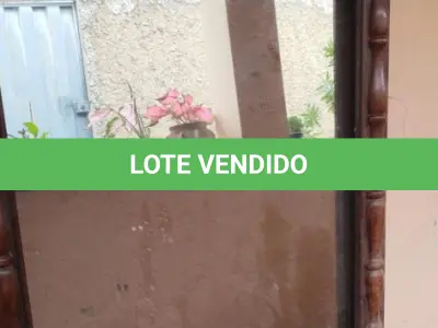 LOTE 406 - 01 ESPELHO ANTIGO GRANDE. (NO ESTADO) ATENÇÃO! FAZER A VISITAÇÃO ANTES DE ARREMATAR, NÃO SABEMOS SE FUNCIONA, LEILÃO NÃO TEM GARANTIA E NEM DEVOLUÇÃO, SUJEITO A POSSÍVEIS AVARIAS VISÍVEIS/OCULTAS E/OU AUSÊNCIA DE COMPONENTES.