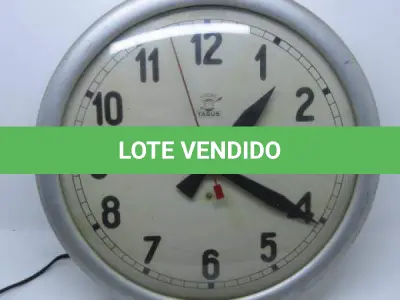 LOTE 124 - RELÓGIO DE PAREDE TAGUS SINCRO - ELÉTRICO, FUNCIONANDO CAIXA EM METAL BEM CONSERVADA VIDRO BOMBE, MEDE 36CM DE DIÂMETRO X 7,5CM DE PROFUNDIDADE. (NO ESTADO) ATENÇÃO! FAZER A VISITAÇÃO ANTES DE ARREMATAR, NÃO SABEMOS SE FUNCIONA, LEILÃO NÃO TEM GARANTIA E NEM DEVOLUÇÃO, SUJEITO A POSSÍVEIS AVARIAS VISÍVEIS/OCULTAS E/OU AUSÊNCIA DE COMPONENTES.