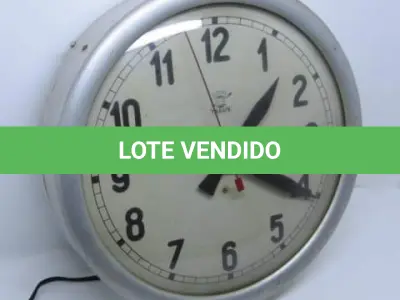 LOTE 124 - RELÓGIO DE PAREDE TAGUS SINCRO - ELÉTRICO, FUNCIONANDO CAIXA EM METAL BEM CONSERVADA VIDRO BOMBE, MEDE 36CM DE DIÂMETRO X 7,5CM DE PROFUNDIDADE. (NO ESTADO) ATENÇÃO! FAZER A VISITAÇÃO ANTES DE ARREMATAR, NÃO SABEMOS SE FUNCIONA, LEILÃO NÃO TEM GARANTIA E NEM DEVOLUÇÃO, SUJEITO A POSSÍVEIS AVARIAS VISÍVEIS/OCULTAS E/OU AUSÊNCIA DE COMPONENTES.
