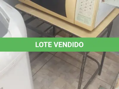 LOTE 513 - 01 LOTE CONTENDO 02 PRATELEIRAS, 01 TANQUINHO, 01 MICROONDAS E 01 BANCO. (NO ESTADO) ATENÇÃO! FAZER A VISITAÇÃO ANTES DE ARREMATAR, NÃO SABEMOS SE FUNCIONA, LEILÃO NÃO TEM GARANTIA E NEM DEVOLUÇÃO, SUJEITO A POSSÍVEIS AVARIAS VISÍVEIS/OCULTAS E/OU AUSÊNCIA DE COMPONENTES.