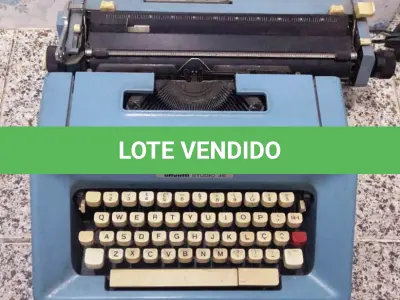 LOTE 448 - 01 MÁQUINA DE ESCREVER ANTIGA OLIVETT STUDIO 46. (NO ESTADO) ATENÇÃO! FAZER A VISITAÇÃO ANTES DE ARREMATAR, NÃO SABEMOS SE FUNCIONA, LEILÃO NÃO TEM GARANTIA E NEM DEVOLUÇÃO, SUJEITO A POSSÍVEIS AVARIAS VISÍVEIS/OCULTAS E/OU AUSÊNCIA DE COMPONENTES.