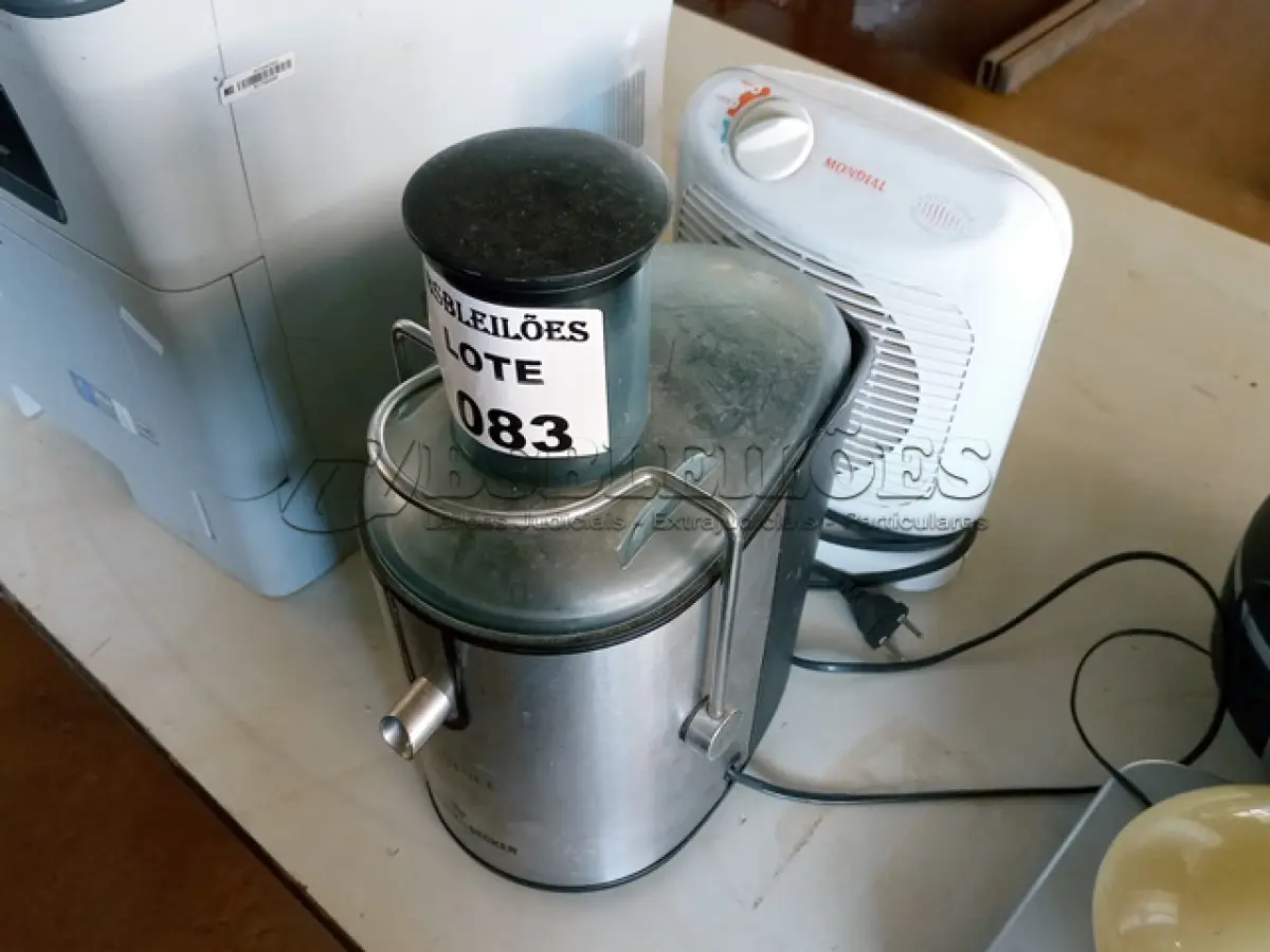 LOTE 083 - 01 AQUECEDOR MARCA MONDIAL E 01 JUICE (CENTRIFUGA DE SUCO) EXCELLENCE BLACK&DECKER. (NO ESTADO, NÃO SABEMOS SE FUNCIONA. LEILÃO NÃO TEM GARANTIA E NEM DEVOLUÇÃO.)
