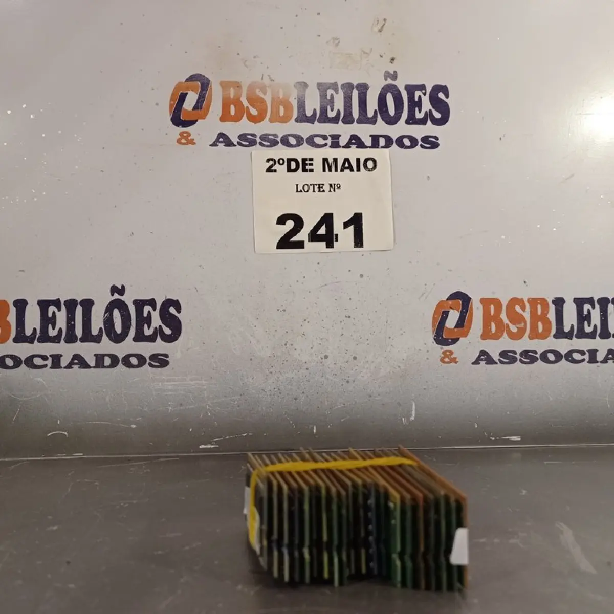 LOTE 241