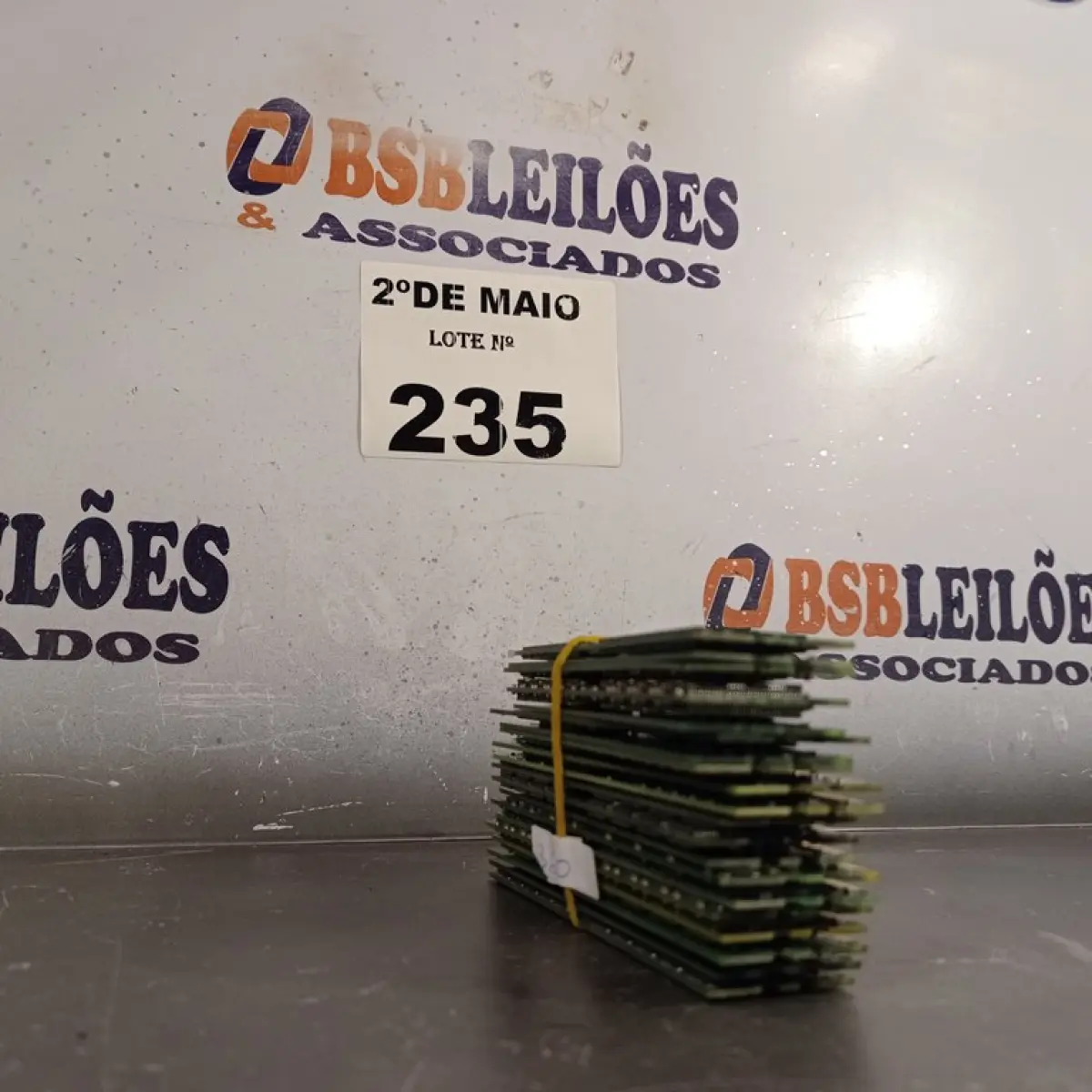 LOTE 235