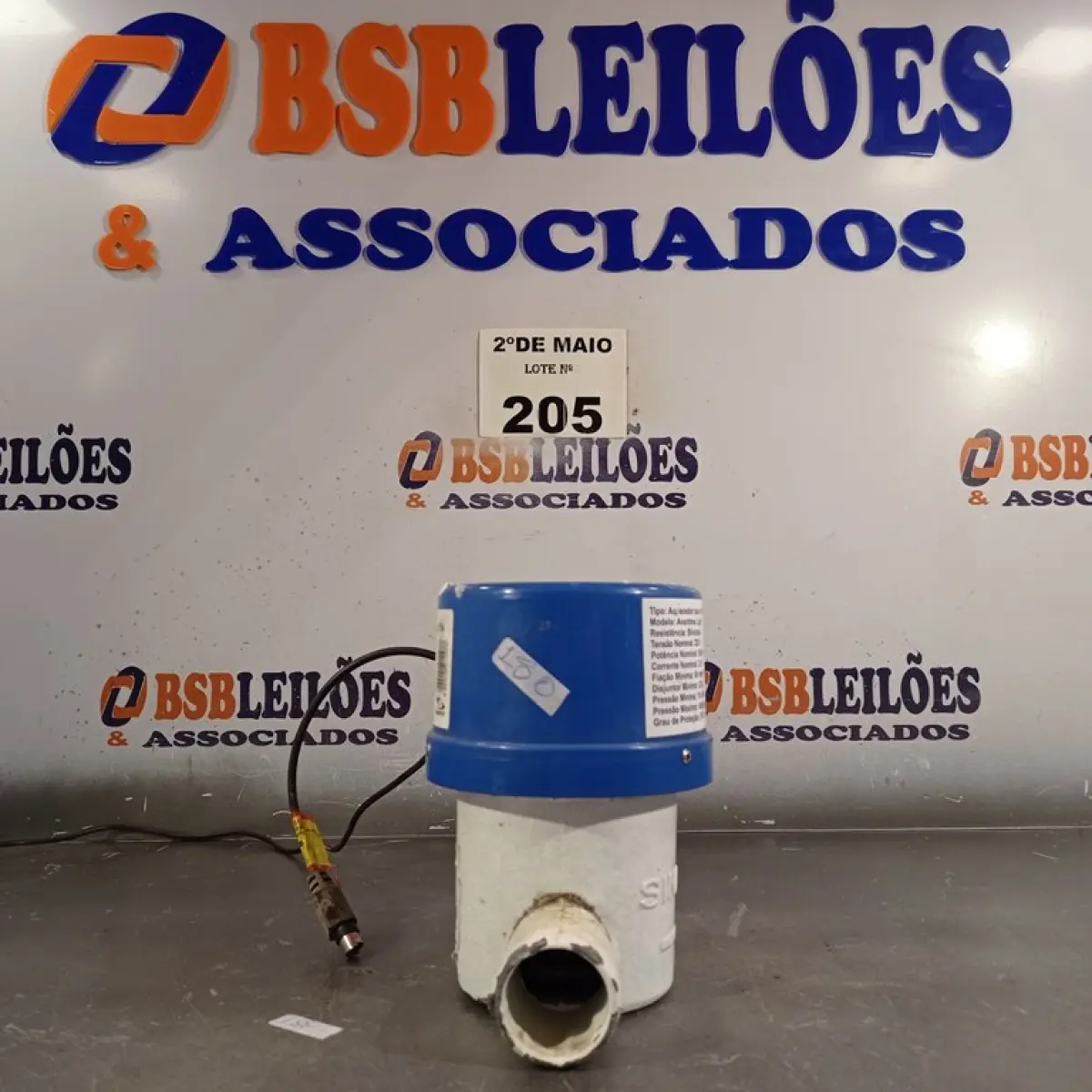 LOTE 205