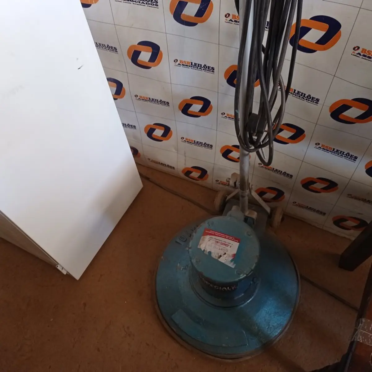 LOTE 256