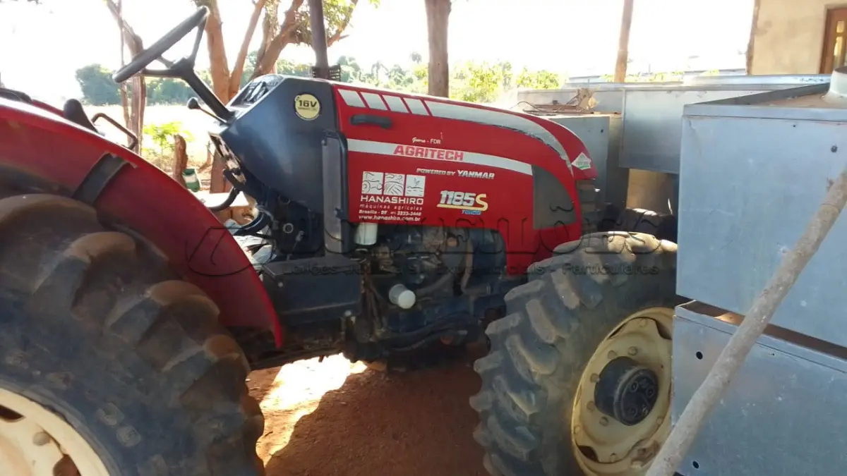 LOTE 001 - 01 TRATOR YANMAR 1185S TURBO 4X4 ANO 2016 COM CREEPER/REDUTOR DE VELOCIDADE ,MOTOR YANMAR 4 CILINDROS TURBO DE 85 CV DE POTENCIA,EQUIPADO COM PESOS DIANTEIROS E COMANDO HIDRÁULICO DUPLO DE 4 SAÍDAS , HORIMETRO ENCONTRA-SE COM : 2330 HORAS,PINTURA ORIGINAL TRATOR SEMI NOVO EM PERFEITO ESTADO DE MECÂNICA E PARTE ELÉTRICA TUDO FUNCIONANDO (NO ESTADO) (VISITAÇÃO AGENDAR 61-98153-0503 JÚNIOR)