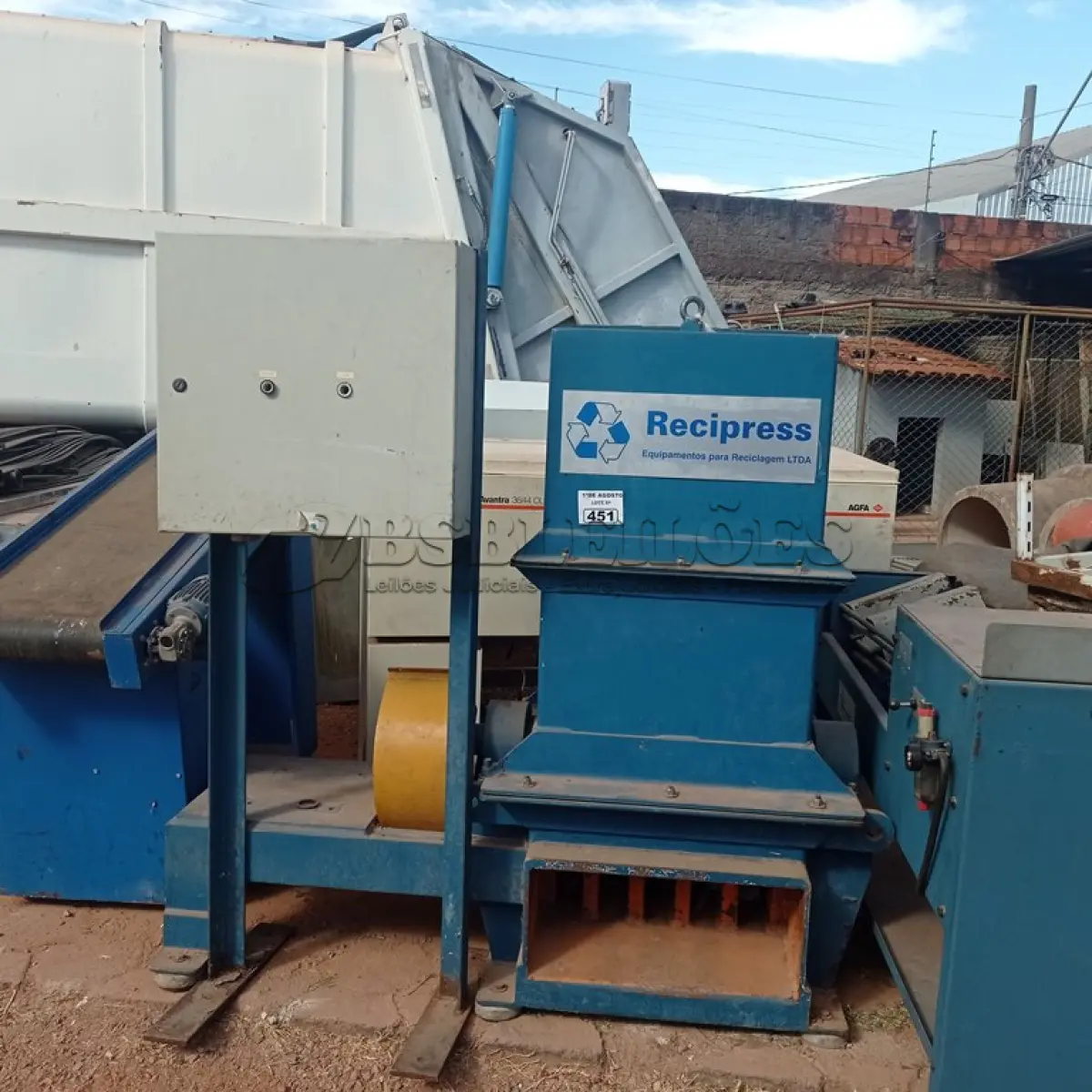 LOTE 650 - 01 TRITURADOR DE MATERIAIS RECICLÁVEL. (NO ESTADO, LEILÃO NÃO TEM GARANTIA E NEM DEVOLUÇÃO, SUJEITO A POSSÍVEIS AVARIAS VISÍVEIS/OCULTAS E/OU AUSÊNCIA DE COMPONENTES).