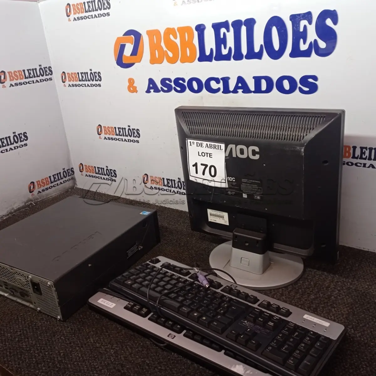 LOTE 170 - 01 CPU HP E 01 MONITOR COM TECLADO. (NO ESTADO) ATENÇÃO! FAZER A VISITAÇÃO ANTES DE ARREMATAR, NÃO SABEMOS SE FUNCIONA. LEILÃO NÃO TEM GARANTIA E NEM DEVOLUÇÃO, SUJEITO A POSSÍVEIS AVARIAS VISÍVEIS/OCULTAS E/OU AUSÊNCIA DE COMPONENTES.