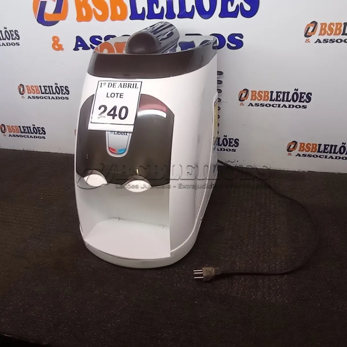 LOTE 240 - 01 BEBEDOURO DE BANCADA LIBELL. (NO ESTADO) ATENÇÃO! FAZER A VISITAÇÃO ANTES DE ARREMATAR, NÃO SABEMOS SE FUNCIONA. LEILÃO NÃO TEM GARANTIA E NEM DEVOLUÇÃO, SUJEITO A POSSÍVEIS AVARIAS VISÍVEIS/OCULTAS E/OU AUSÊNCIA DE COMPONENTES.