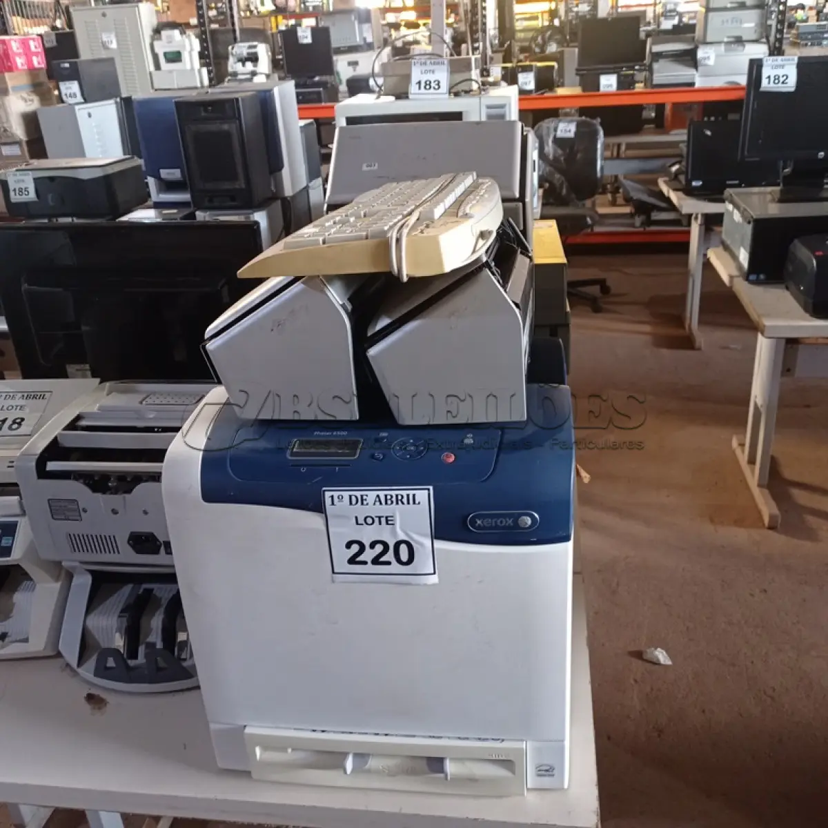 LOTE 220 - 01 LOTE COM IMPRESSORAS E SCANNER’S DIVERSOS. (NO ESTADO) ATENÇÃO! FAZER A VISITAÇÃO ANTES DE ARREMATAR, NÃO SABEMOS SE FUNCIONA. LEILÃO NÃO TEM GARANTIA E NEM DEVOLUÇÃO, SUJEITO A POSSÍVEIS AVARIAS VISÍVEIS/OCULTAS E/OU AUSÊNCIA DE COMPONENTES.