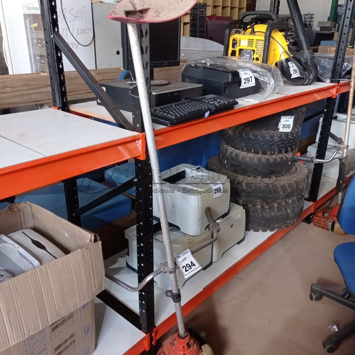 LOTE 294 - 01 ROÇADEIRA A GASOLINA COM AVARIAS. (NO ESTADO) ATENÇÃO! FAZER A VISITAÇÃO ANTES DE ARREMATAR, NÃO SABEMOS SE FUNCIONA. LEILÃO NÃO TEM GARANTIA E NEM DEVOLUÇÃO, SUJEITO A POSSÍVEIS AVARIAS VISÍVEIS/OCULTAS E/OU AUSÊNCIA DE COMPONENTES.