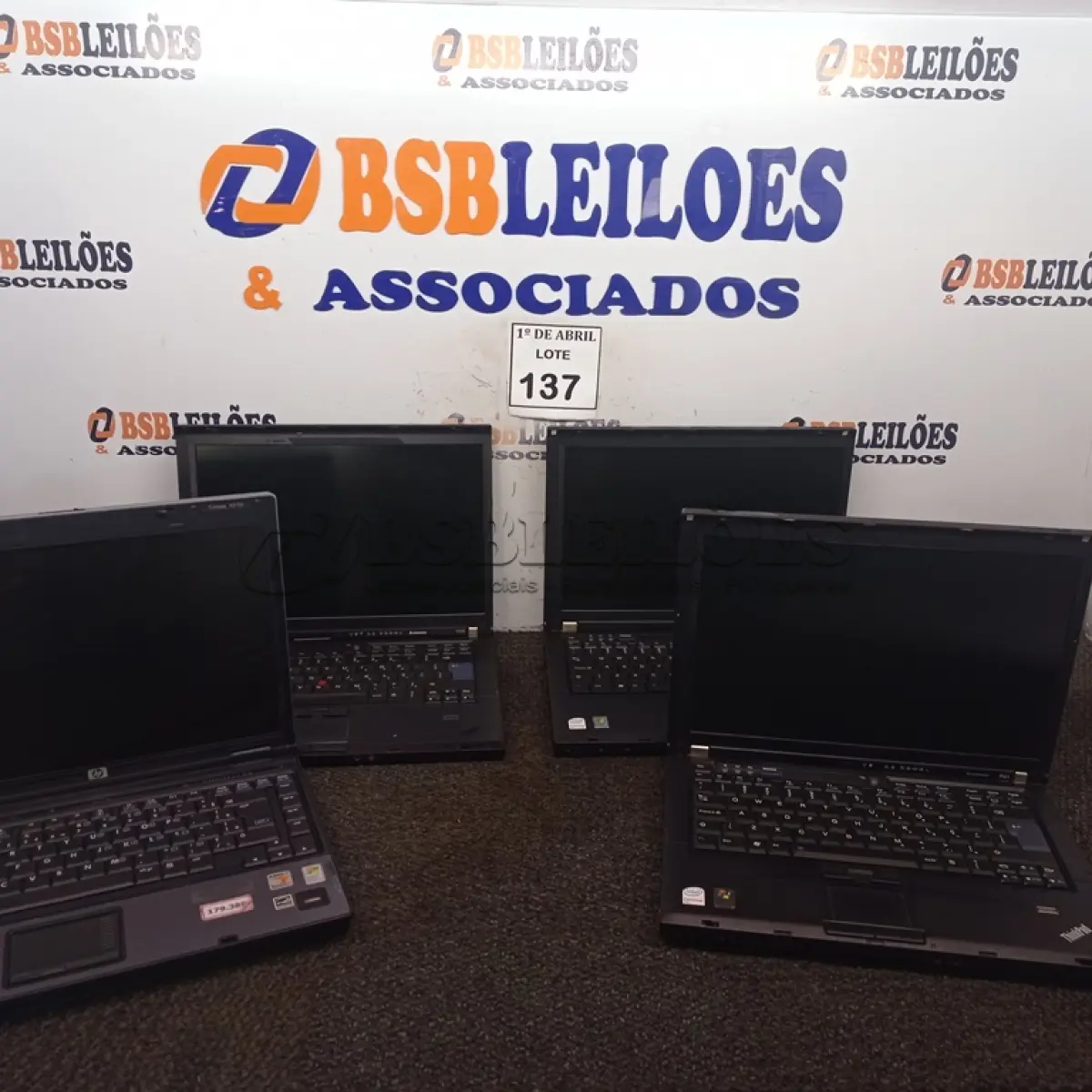 LOTE 137 - 04 NOTEBOOKS DIVERSOS. (NO ESTADO) ATENÇÃO! FAZER A VISITAÇÃO ANTES DE ARREMATAR, NÃO SABEMOS SE FUNCIONA. LEILÃO NÃO TEM GARANTIA E NEM DEVOLUÇÃO, SUJEITO A POSSÍVEIS AVARIAS VISÍVEIS/OCULTAS E/OU AUSÊNCIA DE COMPONENTES.