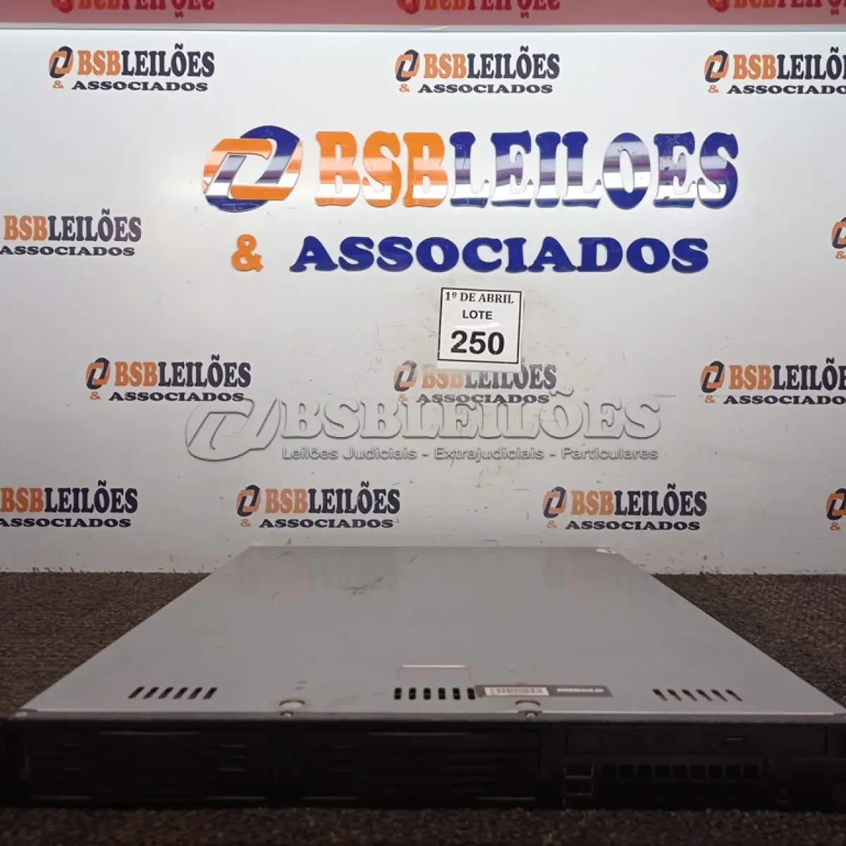 LOTE 250 - 01 SERVIDOR DIEBOLD. (NO ESTADO) ATENÇÃO! FAZER A VISITAÇÃO ANTES DE ARREMATAR, NÃO SABEMOS SE FUNCIONA. LEILÃO NÃO TEM GARANTIA E NEM DEVOLUÇÃO, SUJEITO A POSSÍVEIS AVARIAS VISÍVEIS/OCULTAS E/OU AUSÊNCIA DE COMPONENTES.