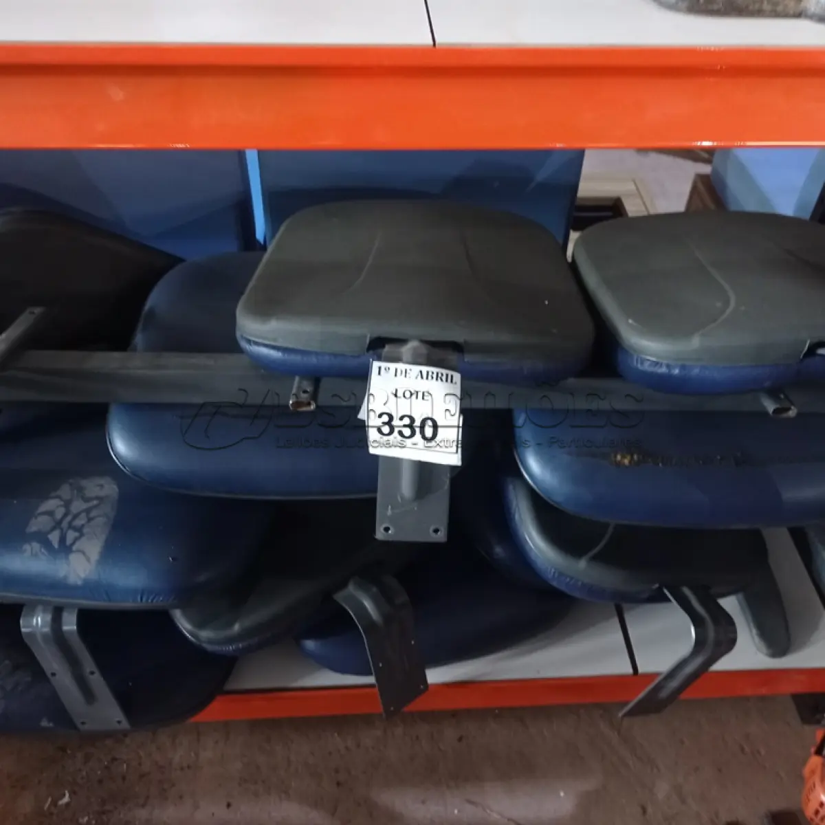 LOTE 330 - 01 LOTE COM CADEIRAS DESMONTADAS. (NO ESTADO) ATENÇÃO! FAZER A VISITAÇÃO ANTES DE ARREMATAR, NÃO SABEMOS SE FUNCIONA. LEILÃO NÃO TEM GARANTIA E NEM DEVOLUÇÃO, SUJEITO A POSSÍVEIS AVARIAS VISÍVEIS/OCULTAS E/OU AUSÊNCIA DE COMPONENTES.