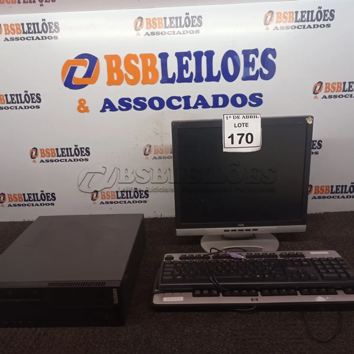 LOTE 170 - 01 CPU HP E 01 MONITOR COM TECLADO. (NO ESTADO) ATENÇÃO! FAZER A VISITAÇÃO ANTES DE ARREMATAR, NÃO SABEMOS SE FUNCIONA. LEILÃO NÃO TEM GARANTIA E NEM DEVOLUÇÃO, SUJEITO A POSSÍVEIS AVARIAS VISÍVEIS/OCULTAS E/OU AUSÊNCIA DE COMPONENTES.