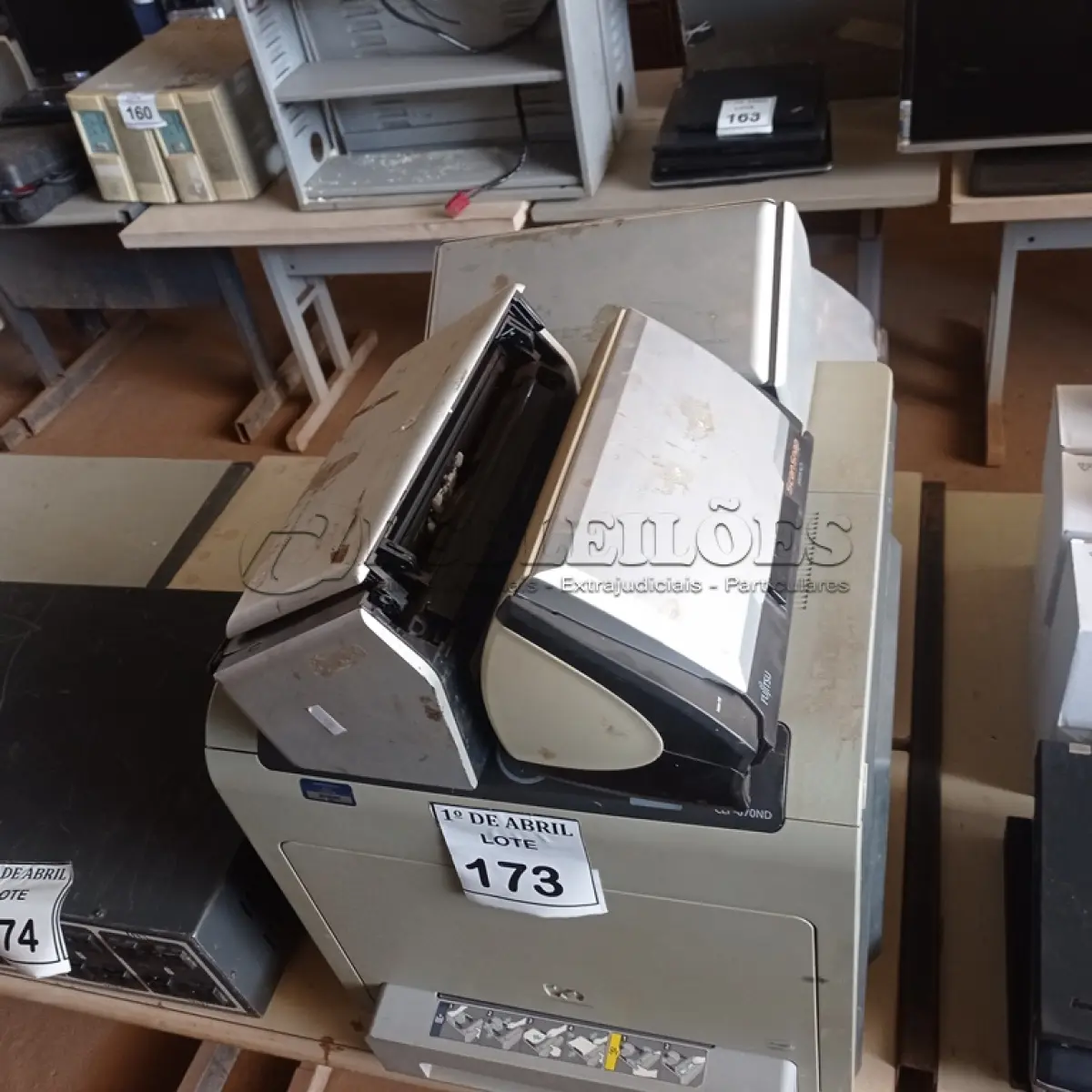 LOTE 173 - 01 LOTE COM IMPRESSORAS E SCANNER’S DIVERSOS. (NO ESTADO) ATENÇÃO! FAZER A VISITAÇÃO ANTES DE ARREMATAR, NÃO SABEMOS SE FUNCIONA. LEILÃO NÃO TEM GARANTIA E NEM DEVOLUÇÃO, SUJEITO A POSSÍVEIS AVARIAS VISÍVEIS/OCULTAS E/OU AUSÊNCIA DE COMPONENTES.
