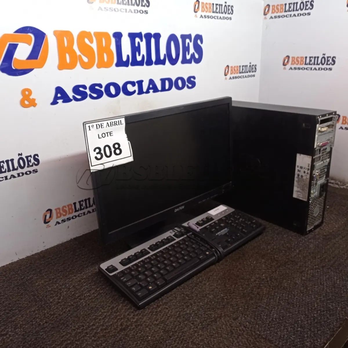 LOTE 308 - 01 CPU HP, 01 MONITOR E 01 TECLADO. (NO ESTADO) ATENÇÃO! FAZER A VISITAÇÃO ANTES DE ARREMATAR, NÃO SABEMOS SE FUNCIONA. LEILÃO NÃO TEM GARANTIA E NEM DEVOLUÇÃO, SUJEITO A POSSÍVEIS AVARIAS VISÍVEIS/OCULTAS E/OU AUSÊNCIA DE COMPONENTES.