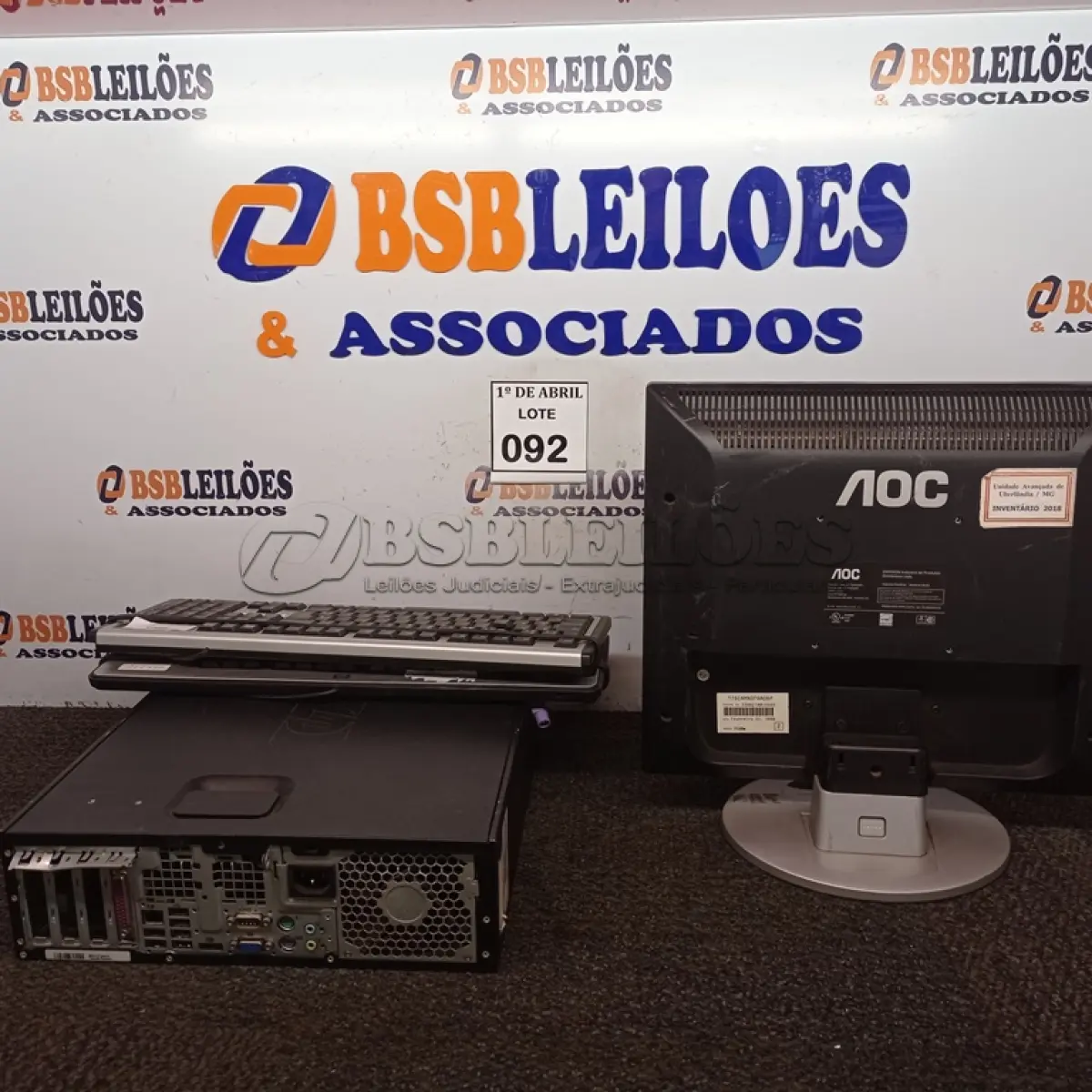 LOTE 092 - 01 CPU HP E 01 MONITOR COM TECLADO. (NO ESTADO) ATENÇÃO! FAZER A VISITAÇÃO ANTES DE ARREMATAR, NÃO SABEMOS SE FUNCIONA. LEILÃO NÃO TEM GARANTIA E NEM DEVOLUÇÃO, SUJEITO A POSSÍVEIS AVARIAS VISÍVEIS/OCULTAS E/OU AUSÊNCIA DE COMPONENTES.